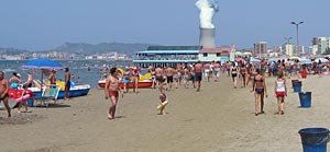 Bildmontage von albanien.ch: Atomkraftwerk in Durrës