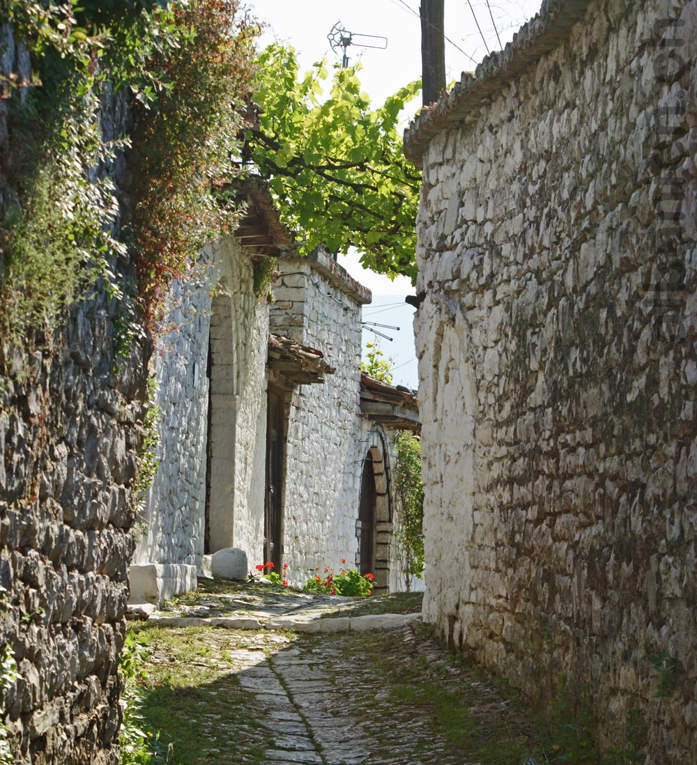 Berat_Burg_Gasse.jpg