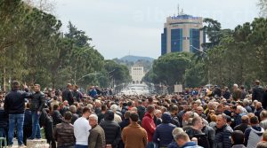 Demonstranten in Albanien