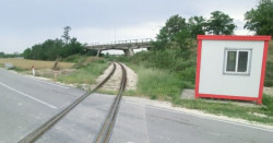 Bahnübergang mit Brücke.jpg