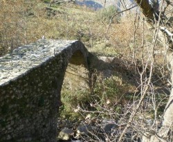 Brücke am griechischen Dorf.jpg
