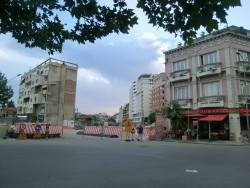 Lücke für kleinen Ring Tirana.jpg